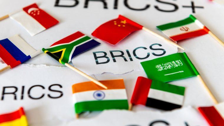 BRICS正在探讨建立替代支付平台，以绕过西方金融体系。