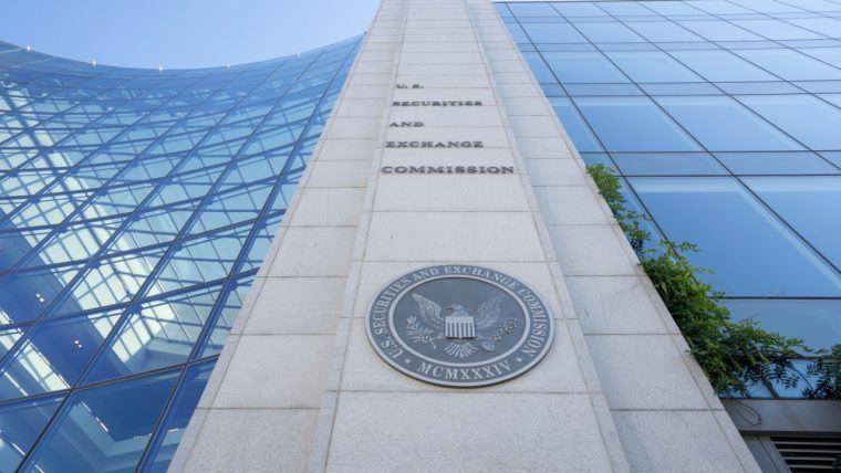 Coinbase向美国证券交易委员会（SEC）加密货币工作组提交了36条建议，旨在优化监管框架。
